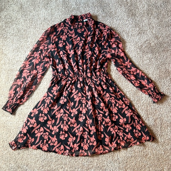 Long Sleeved Dress - Picture 2 of 3